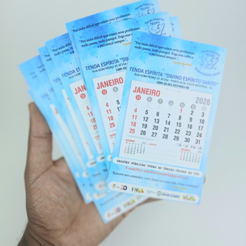 100 Calendários Postal, 8x8x14,7cm com verniz